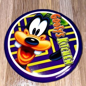 Disneyland hotel goofy’s kitchen collectible Disney pin dining hat pin